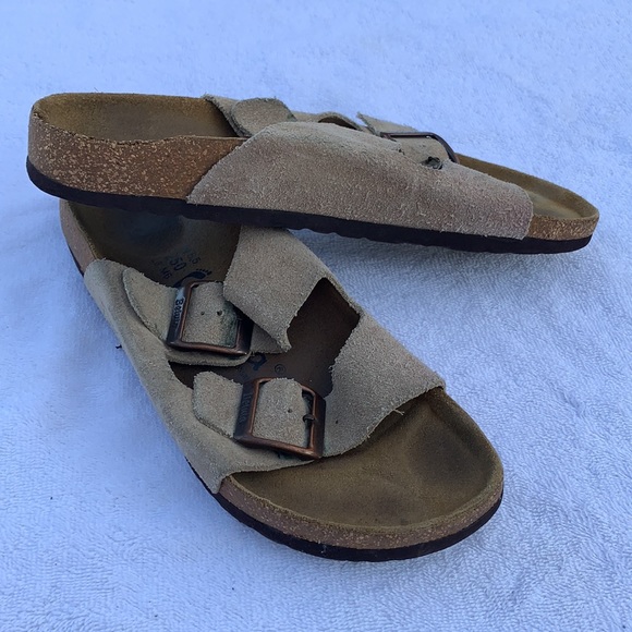 Birkenstock sandals. - Picture 2 of 12
